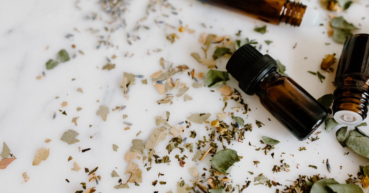 découvrez comment les huiles essentielles peuvent éloigner naturellement les moustiques pour une protection efficace et sans produits chimiques.