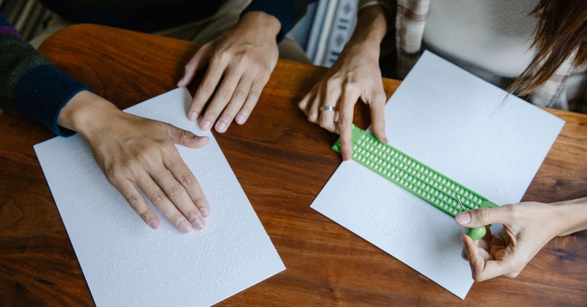 découvrez comment la communication tangible transforme les interactions en expériences concrètes et mémorables, alliant innovation et engagement.