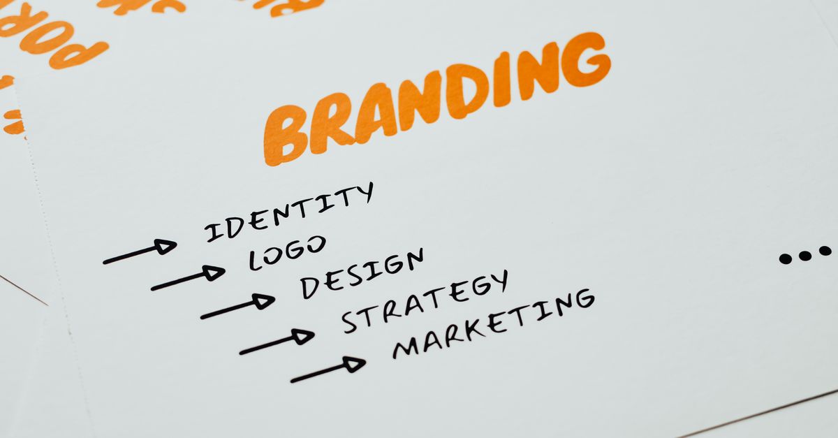 découvrez comment le branding peut renforcer l'identité de votre marque, fidéliser vos clients et démarquer votre entreprise sur le marché.