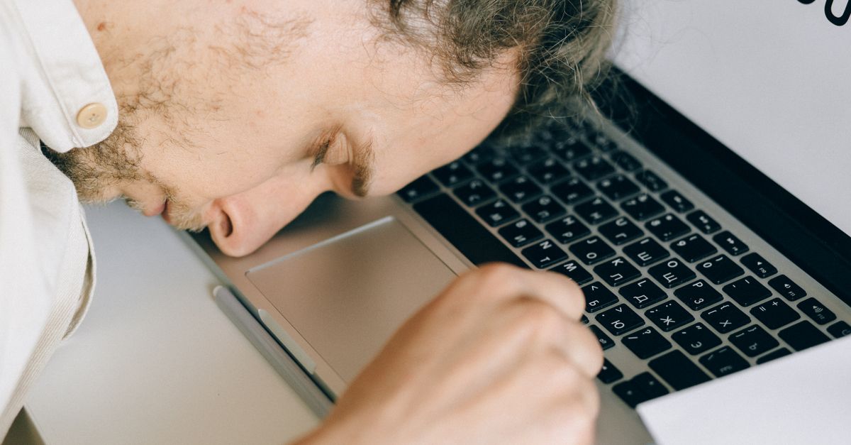 découvrez les causes, symptômes et solutions pour prévenir et surmonter le burnout, afin de retrouver équilibre et bien-être au quotidien.