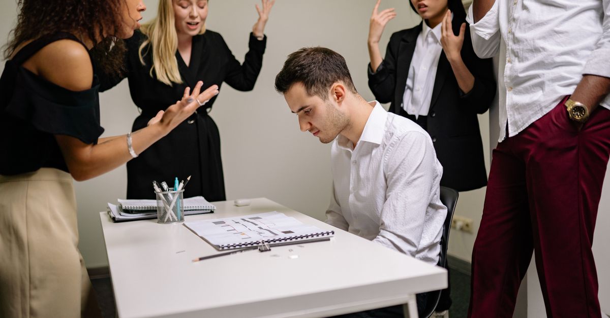 découvrez les meilleures stratégies et techniques pour gérer efficacement les conflits en milieu professionnel et personnel, améliorer la communication et favoriser un environnement harmonieux.
