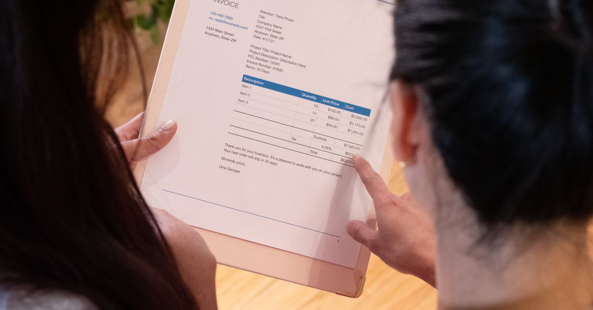 découvrez tout sur la facturation électronique (e-invoicing) : simplifiez vos processus financiers, optimisez la gestion des factures et respectez les normes légales en vigueur.