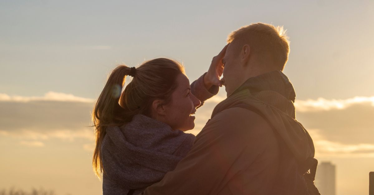 découvrez les clés d'une relation épanouissante, basée sur la confiance, la communication et le respect mutuel.