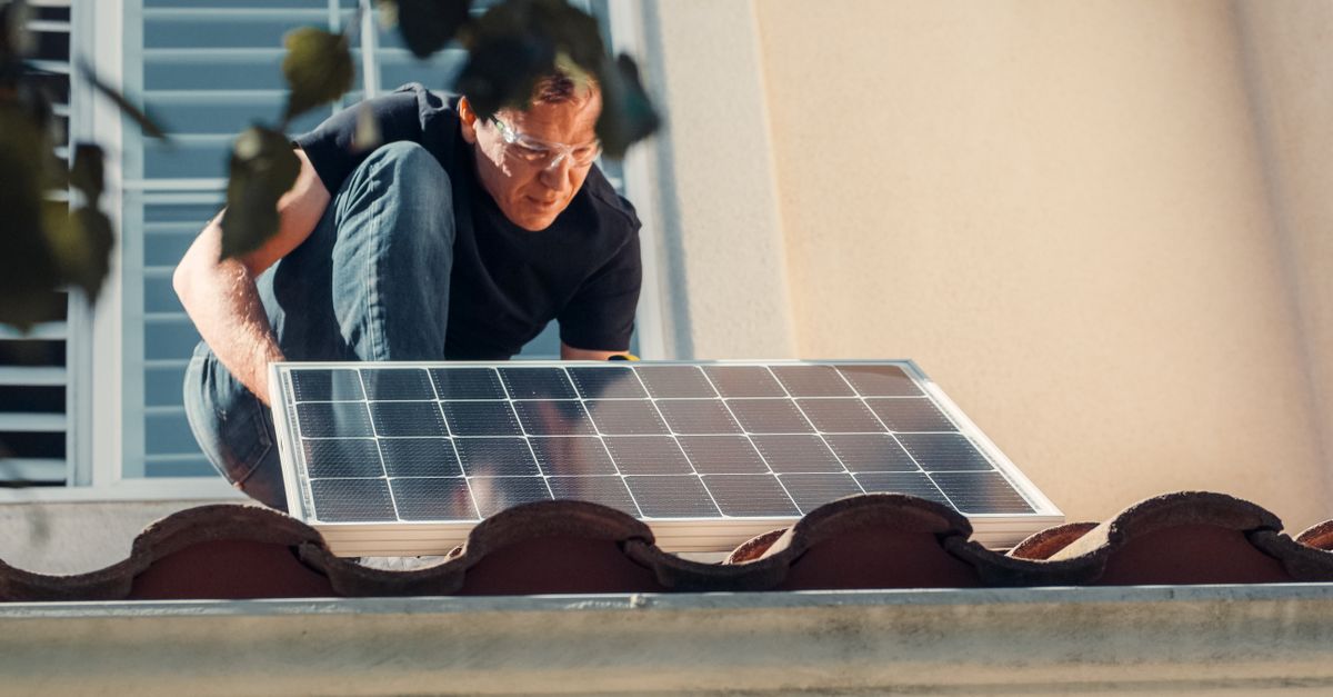 installation de panneaux solaires : optimise votre consommation d'énergie avec des solutions écologiques et durables adaptées à votre habitat.