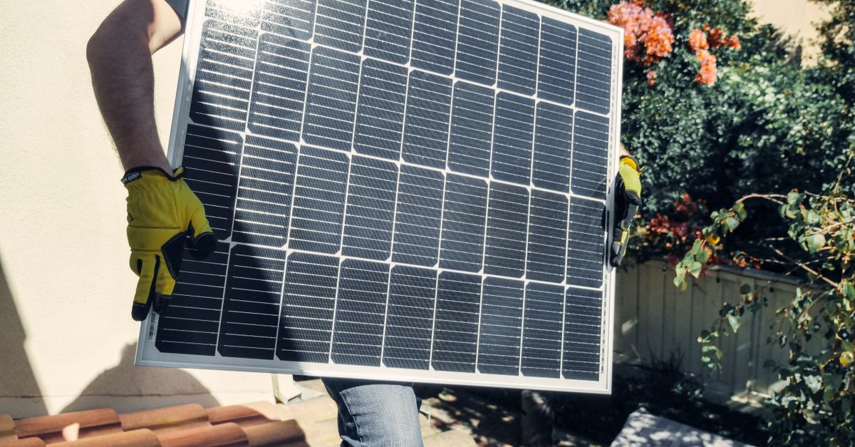 kit de panneaux solaires avec batterie intégrée pour une énergie autonome et renouvelable, idéal pour les maisons, les camping-cars et les installations hors réseau.