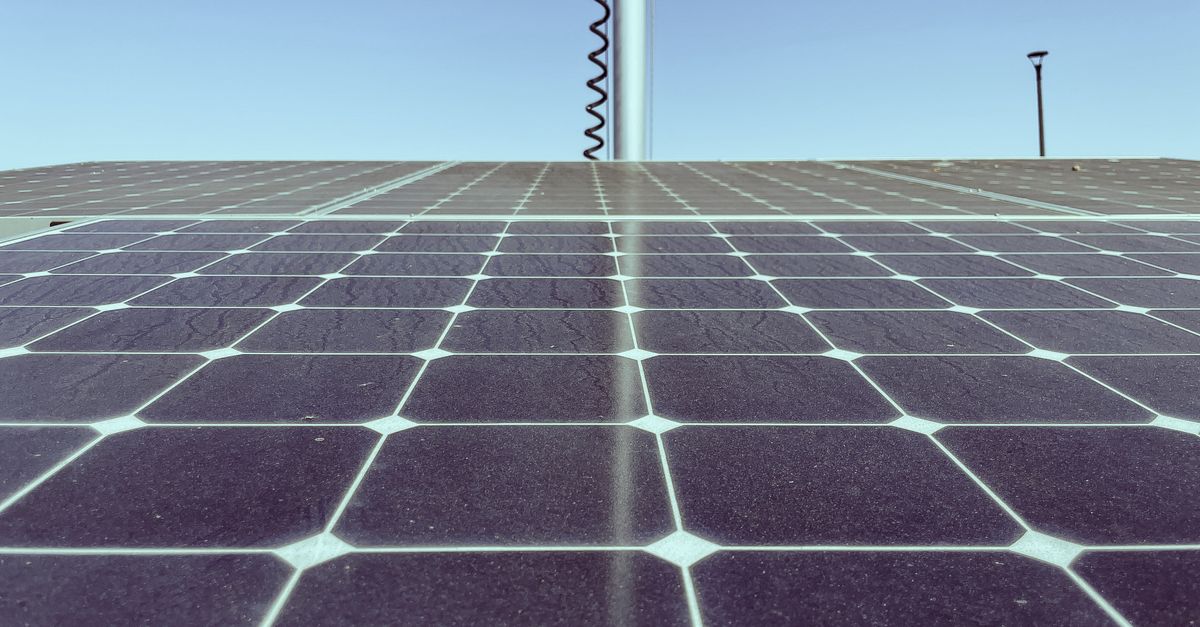 optimisez l'inclinaison de vos panneaux solaires pour maximiser la production d'énergie et améliorer l'efficacité de votre installation photovoltaïque.