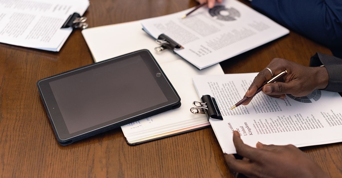 découvrez les principes clés de la gouvernance d'entreprise pour assurer transparence, responsabilité et performance durable au sein des organisations.