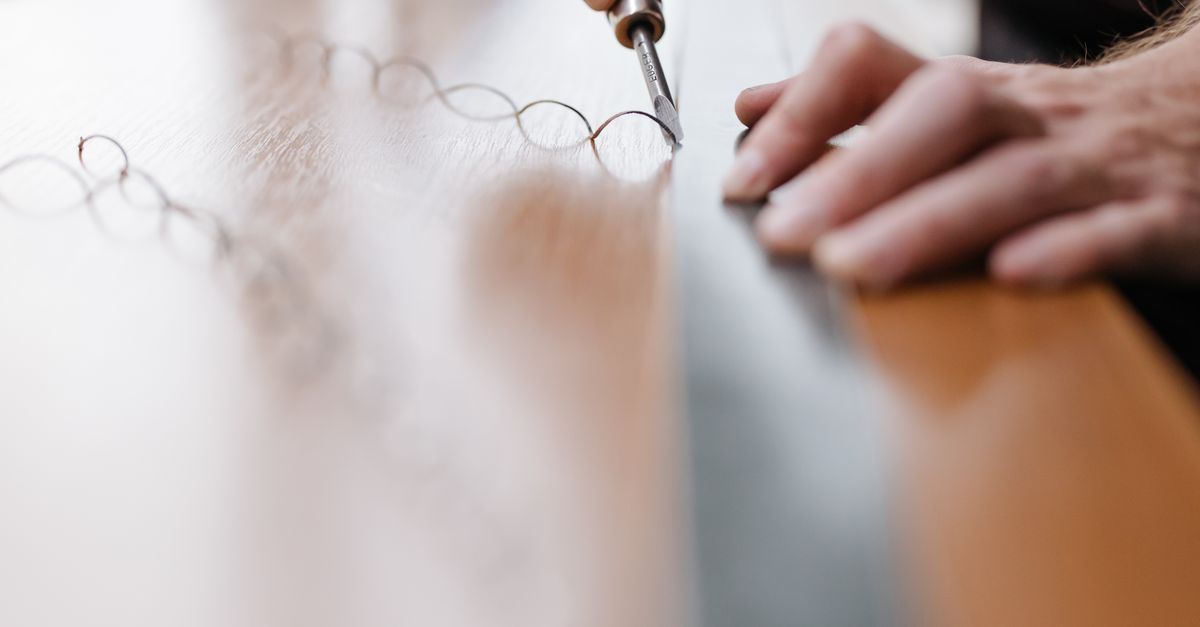 découvrez notre service de menuiserie sur mesure, alliant savoir-faire artisanal et design personnalisé pour des créations uniques en bois adaptées à vos besoins.