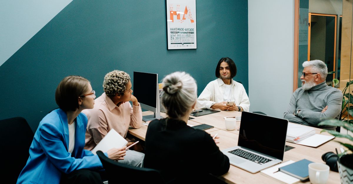 découvrez le management de transition : une solution efficace pour assurer la continuité et la transformation de votre entreprise grâce à des cadres expérimentés en mission temporaire.