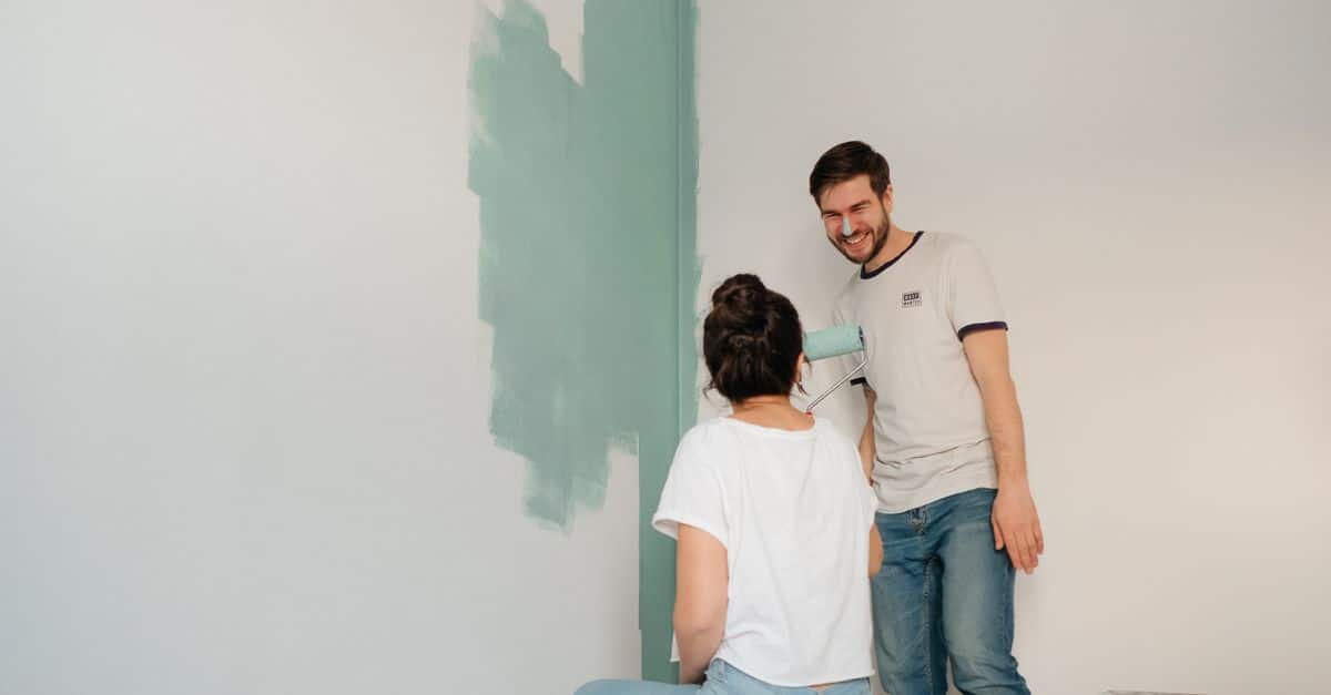 découvrez notre service de peinture murale professionnelle pour transformer vos espaces avec des couleurs éclatantes et un rendu exceptionnel.