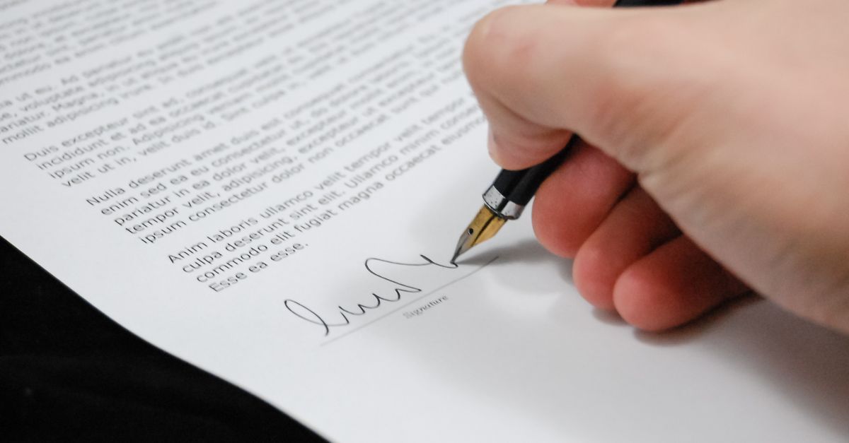 découvrez les causes des retards de signature et les solutions pour accélérer le processus et finaliser vos accords dans les délais.